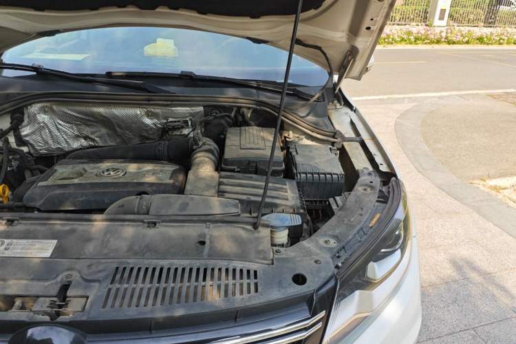 Used Volkswagen Tiguan 2016 300TSI Automatic All-Wheel Drive Luxury Edition Engine Bay Left