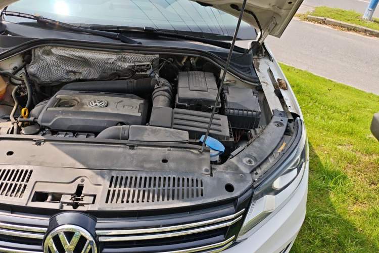 Used Volkswagen Tiguan 2016 300TSI Automatic All-Wheel Drive Luxury Edition Engine Bay Left