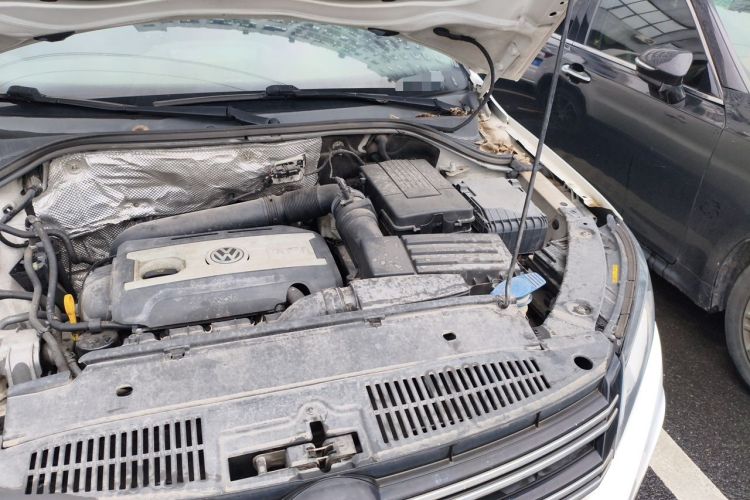 Used Volkswagen Tiguan 2016 300TSI Automatic Two-Wheel Drive Luxury Edition Engine Bay Left