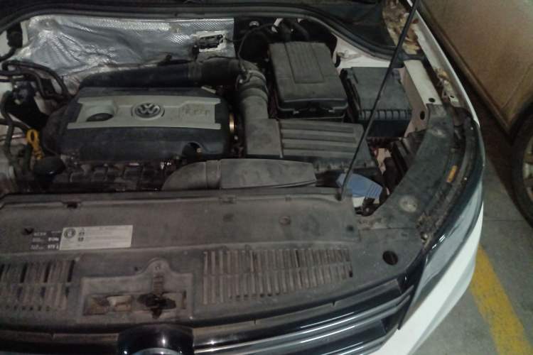 Used Volkswagen Tiguan 2016 300TSI Automatic Two-Wheel Drive Luxury Edition Engine Bay Left