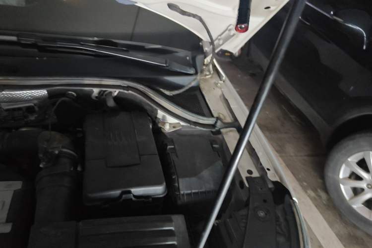 Used Volkswagen Tiguan 2016 300TSI Automatic Two-Wheel Drive Luxury Edition Engine Bay Left