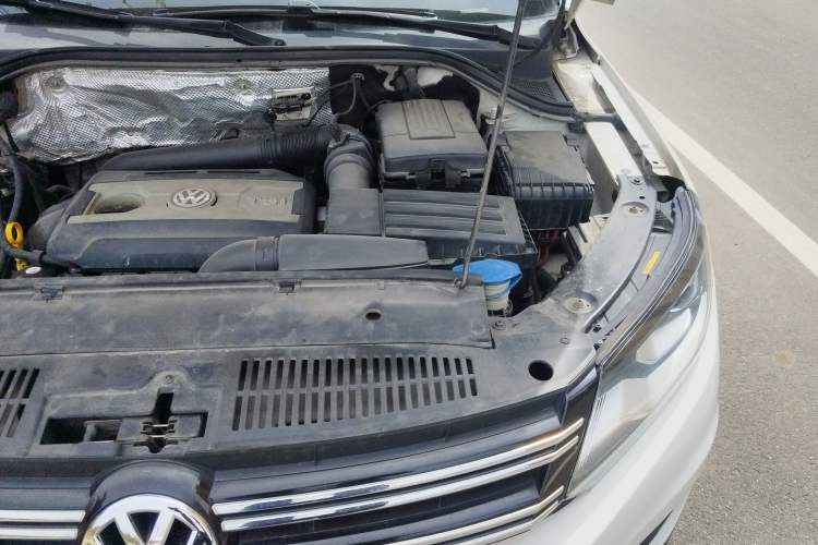 Used Volkswagen Tiguan 2016 300TSI Automatic Two-Wheel Drive Luxury Edition Engine Bay Left