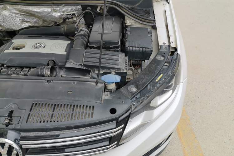 Used Volkswagen Tiguan 2016 300TSI Automatic Two-Wheel Drive Trend Edition Engine Bay Left