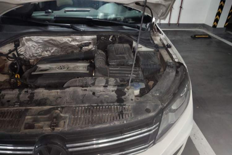 Used Volkswagen Tiguan 2016 300TSI Automatic All-Wheel Drive Luxury Edition Engine Bay Left