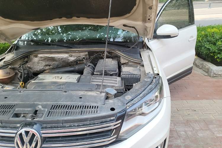 Used Volkswagen Tiguan 2016 300TSI Automatic Two-Wheel Drive Luxury Edition Engine Bay Left