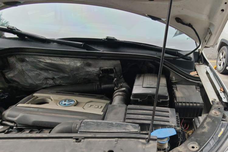 Used Volkswagen Tiguan 2016 300TSI Automatic All-Wheel Drive Luxury Edition Engine Bay Left