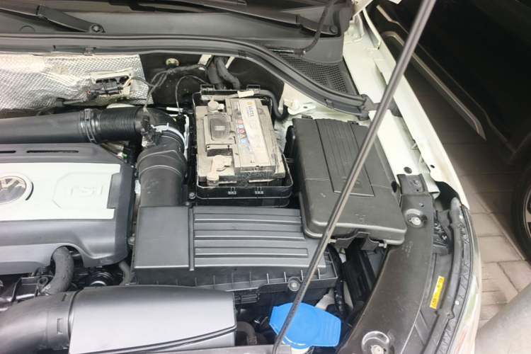 Used Volkswagen Tiguan 2016 300TSI Automatic Two-Wheel Drive Luxury Edition Engine Bay Left