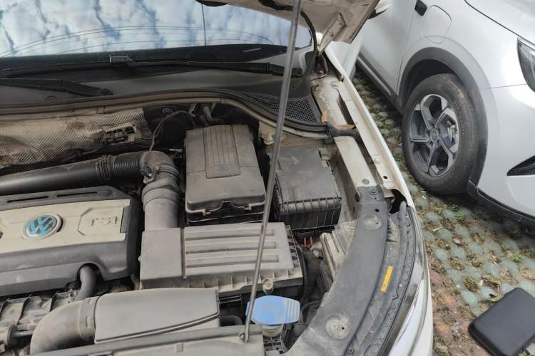 Used Volkswagen Tiguan 2016 300TSI Automatic All-Wheel Drive Luxury Edition Engine Bay Left