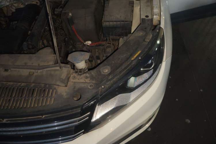 Used Volkswagen Tiguan 2016 280TSI Automatic Two-Wheel-Drive Silk Road Style Edition Engine Bay Left