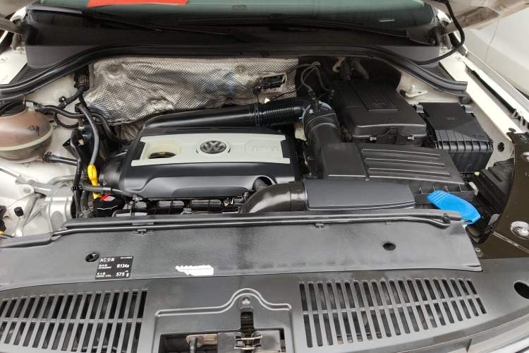 Used Volkswagen Tiguan 2016 300TSI Automatic All-Wheel Drive Luxury Edition Engine Bay