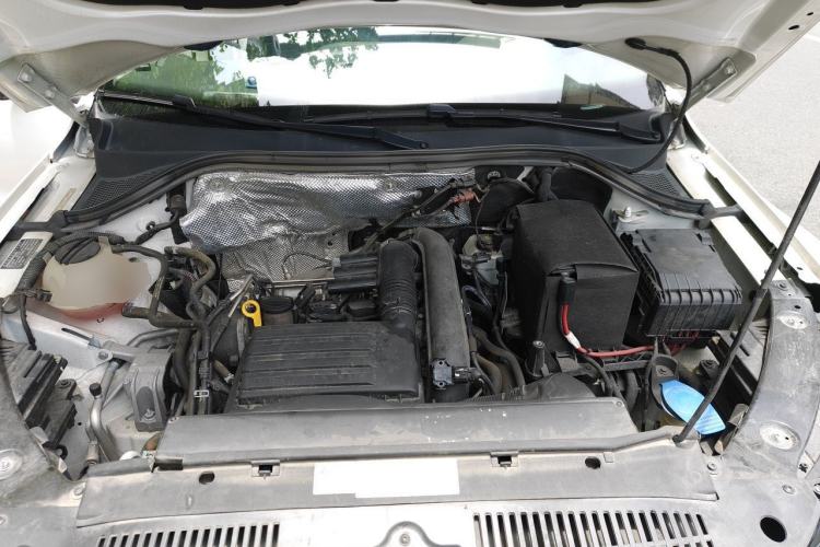 Used Volkswagen Tiguan 2016 280TSI Automatic Two-Wheel Drive Silk Road Comfort Edition Engine Bay