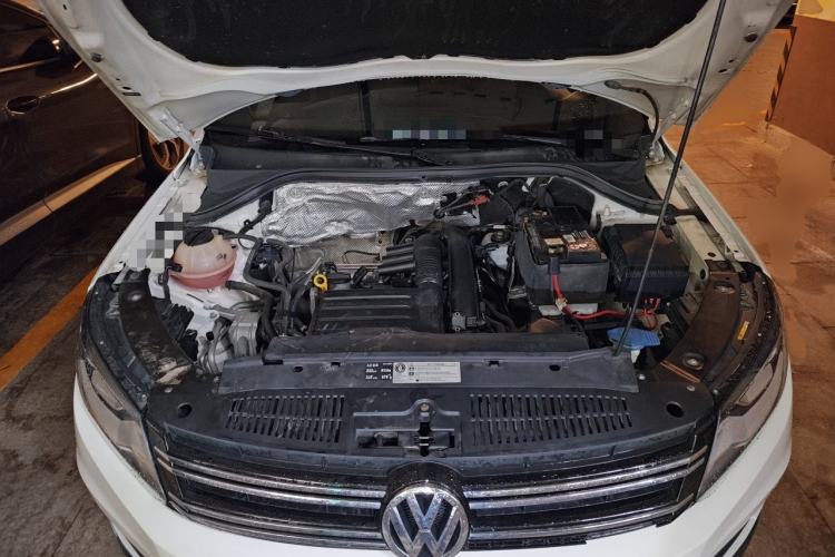 Used Volkswagen Tiguan 2016 280TSI Automatic Two-Wheel-Drive Silk Road Style Edition Engine Bay