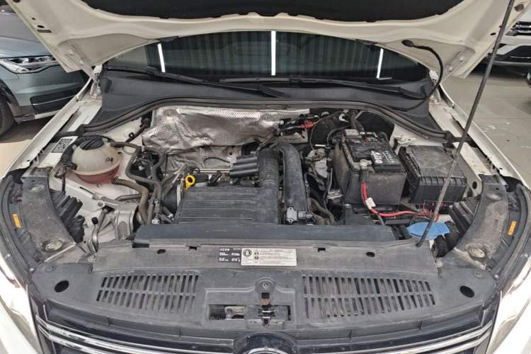 Used Volkswagen Tiguan 2016 280TSI Automatic Two-Wheel-Drive Silk Road Style Edition Engine Bay