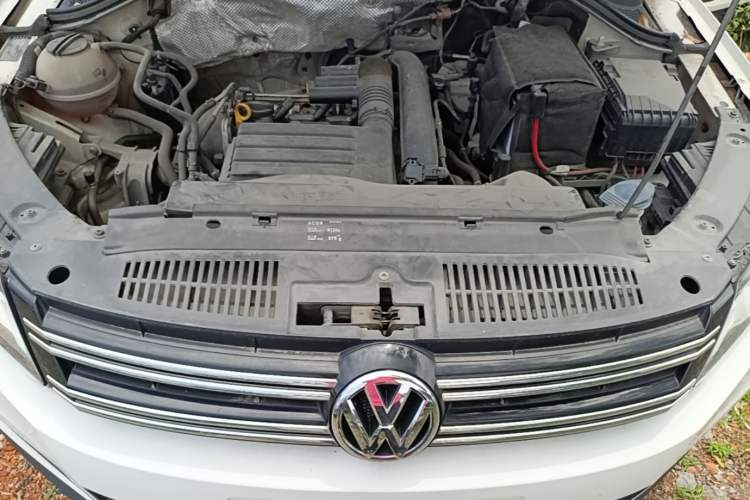 Used Volkswagen Tiguan 2016 280TSI Automatic Two-Wheel-Drive Silk Road Style Edition Engine Bay