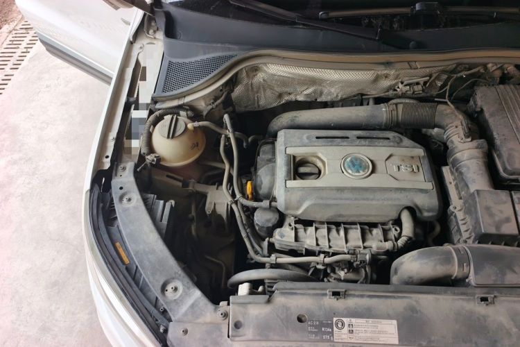 Used Volkswagen Tiguan 2016 300TSI Automatic All-Wheel Drive Luxury Edition Engine Bay Right