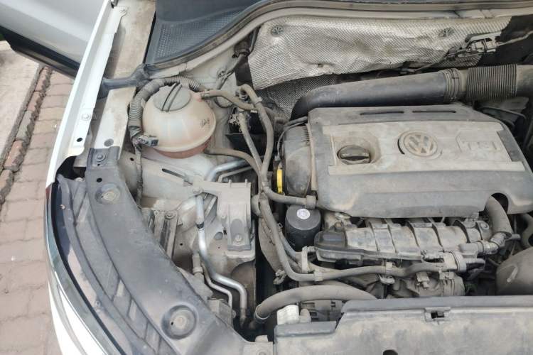Used Volkswagen Tiguan 2016 2.0 TSI Four-Wheel Drive Standard Version Engine Bay Right