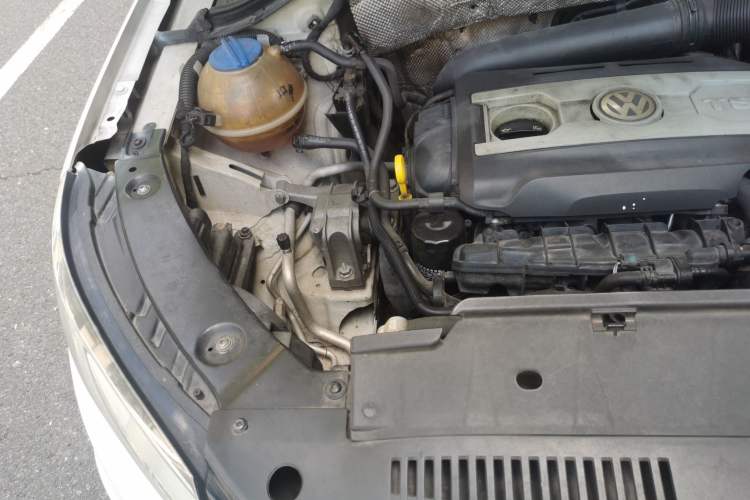 Used Volkswagen Tiguan 2016 2.0 TSI Four-Wheel Drive Standard Version Engine Bay Right