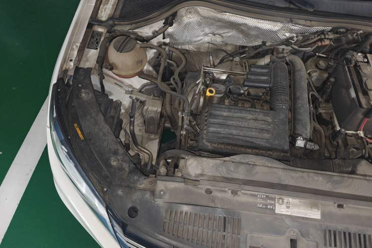Used Volkswagen Tiguan 2016 280TSI Automatic Two-Wheel-Drive Silk Road Style Edition Engine Bay Right