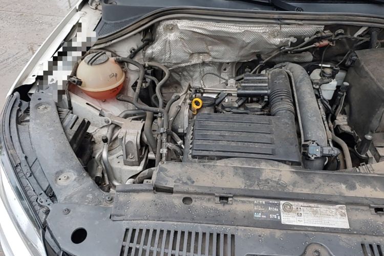 Used Volkswagen Tiguan 2016 280TSI Automatic Two-Wheel-Drive Silk Road Style Edition Engine Bay Right