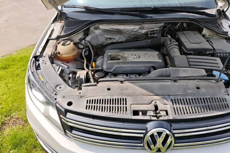 Used Volkswagen Tiguan 2016 300TSI Automatic All-Wheel Drive Luxury Edition Engine Bay Right
