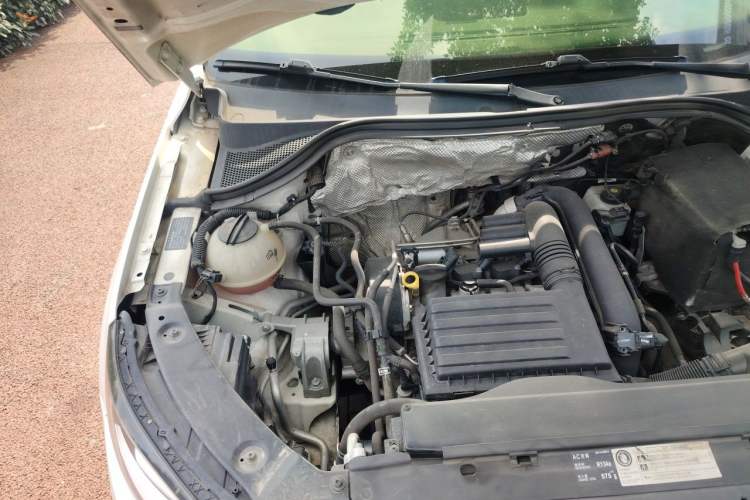 Used Volkswagen Tiguan 2016 280TSI Automatic Two-Wheel-Drive Silk Road Style Edition Engine Bay Right