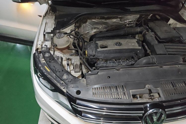 Used Volkswagen Tiguan 2016 330TSI Automatic All-Wheel Drive Luxury Edition Engine Bay Right