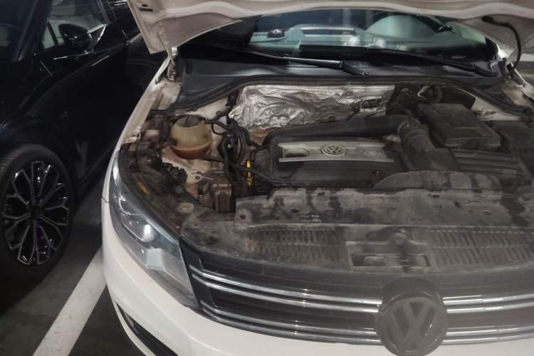 Used Volkswagen Tiguan 2016 300TSI Automatic All-Wheel Drive Luxury Edition Engine Bay Right