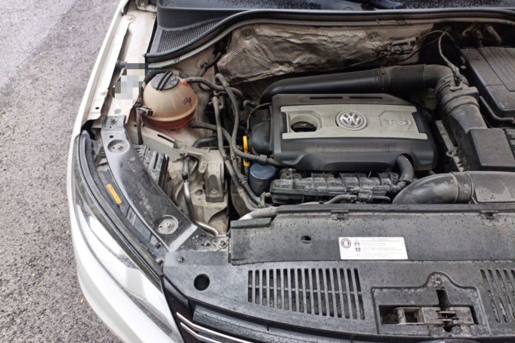 Used Volkswagen Tiguan 2016 300TSI Automatic All-Wheel Drive Luxury Edition Engine Bay Right