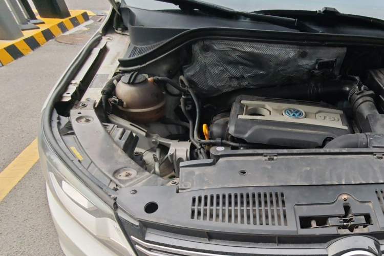 Used Volkswagen Tiguan 2016 300TSI Automatic All-Wheel Drive Luxury Edition Engine Bay Right