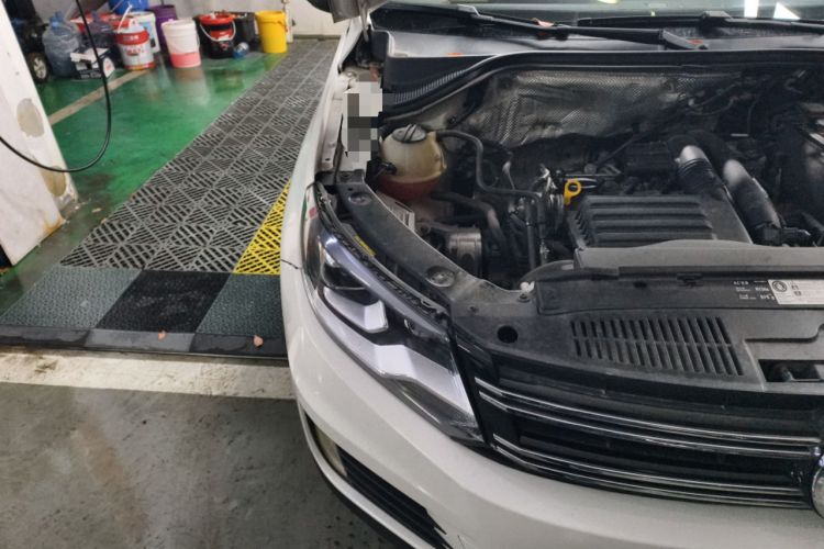 Used Volkswagen Tiguan 2016 280TSI Automatic Two-Wheel-Drive Silk Road Style Edition Engine Bay Right