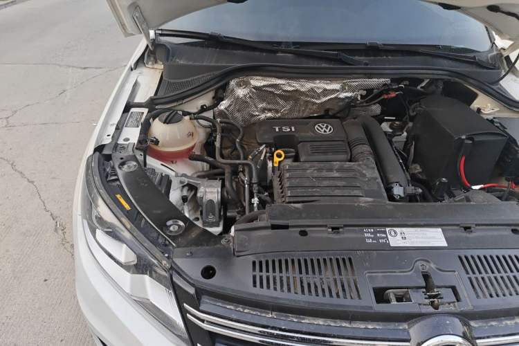 Used Volkswagen Tiguan 2016 280TSI Automatic Two-Wheel-Drive Silk Road Style Edition Engine Bay Right