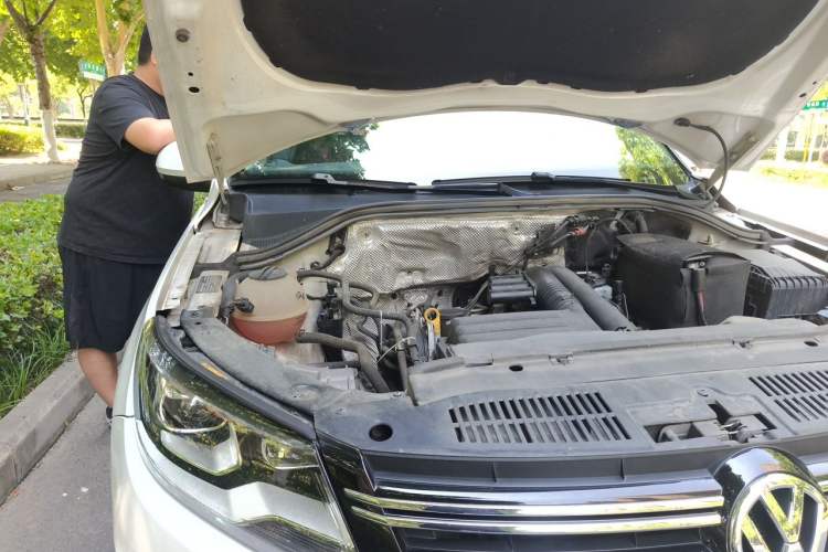 Used Volkswagen Tiguan 2016 280TSI Automatic Two-Wheel-Drive Silk Road Style Edition Engine Bay Right