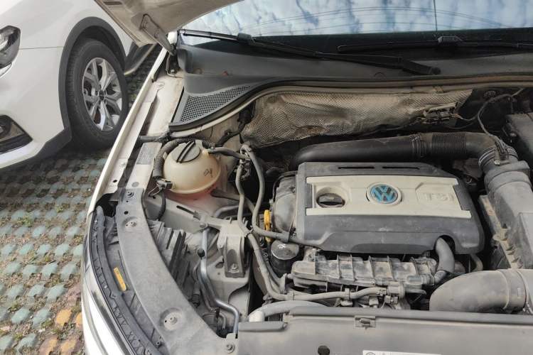 Used Volkswagen Tiguan 2016 300TSI Automatic All-Wheel Drive Luxury Edition Engine Bay Right