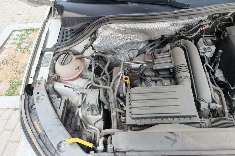 Used Volkswagen Tiguan 2016 280TSI Automatic Two-Wheel-Drive Silk Road Style Edition Engine Bay Right