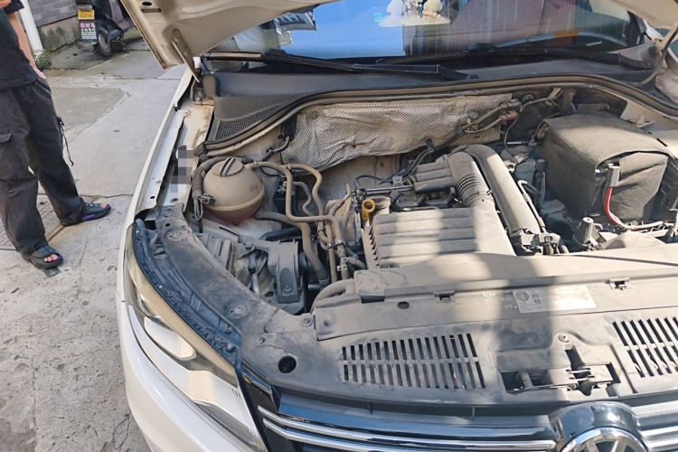 Used Volkswagen Tiguan 2016 280TSI Automatic Two-Wheel-Drive Silk Road Style Edition Engine Bay Right