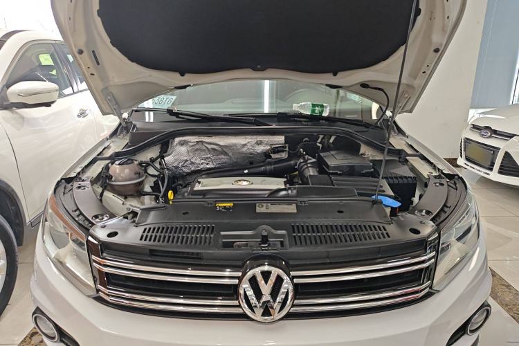 Used Volkswagen Tiguan 2016 2.0 TSI Four-Wheel Drive Standard Version Engine Bay