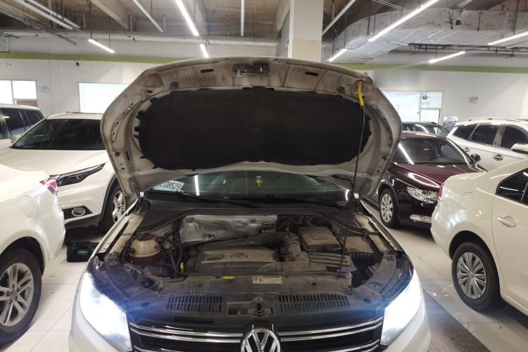 Used Volkswagen Tiguan 2016 2.0 TSI Four-Wheel Drive Standard Version Engine Bay