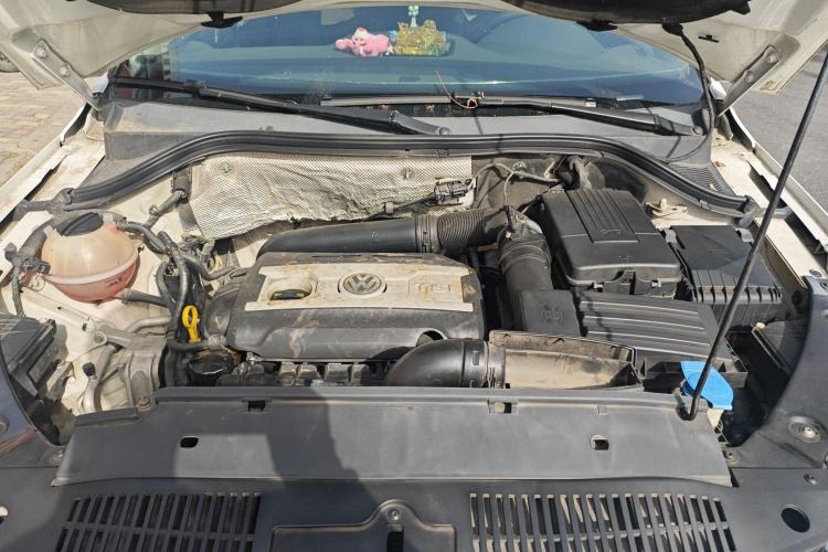 Used Volkswagen Tiguan 2016 2.0 TSI Four-Wheel Drive Elite Version Engine Bay