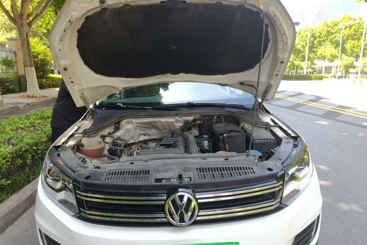 Used Volkswagen Tiguan 2016 280TSI Automatic Two-Wheel-Drive Silk Road Style Edition Engine Bay