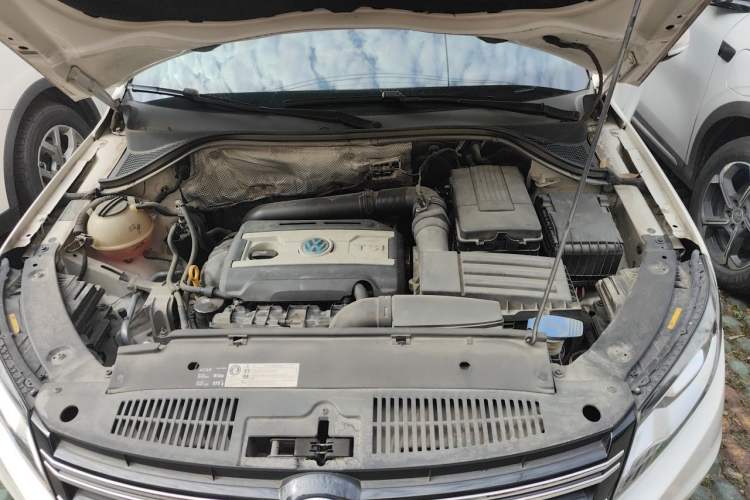 Used Volkswagen Tiguan 2016 300TSI Automatic All-Wheel Drive Luxury Edition Engine Bay