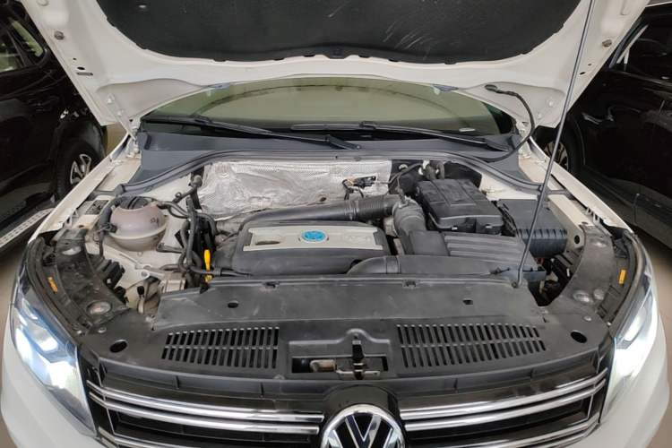 Used Volkswagen Tiguan 2016 300TSI Automatic Two-Wheel Drive Luxury Edition Engine Bay