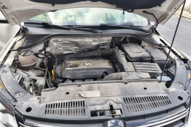 Used Volkswagen Tiguan 2016 300TSI Automatic All-Wheel Drive Luxury Edition Engine Bay