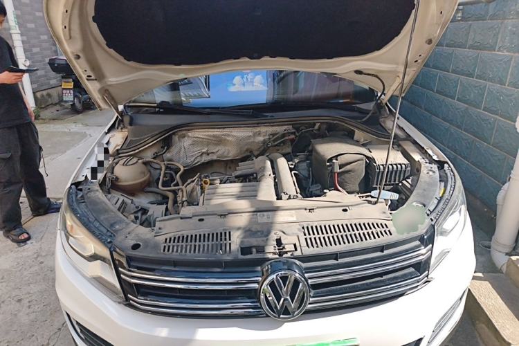 Used Volkswagen Tiguan 2016 280TSI Automatic Two-Wheel-Drive Silk Road Style Edition Engine Bay