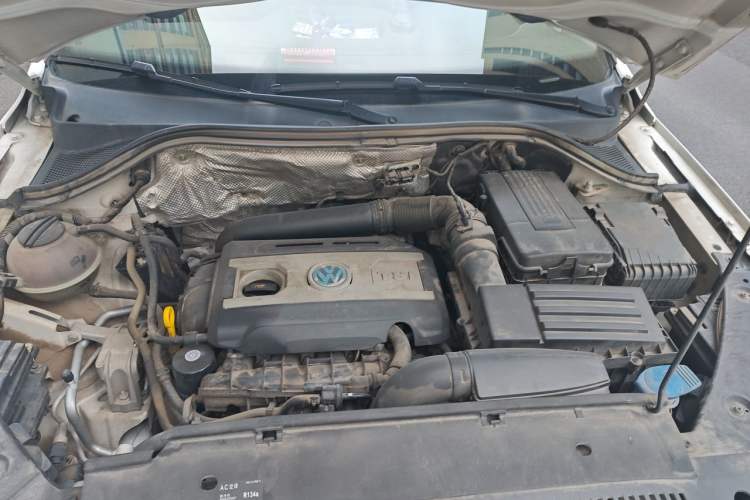 Used Volkswagen Tiguan 2016 300TSI Automatic All-Wheel Drive Fashion Vision Edition Engine Bay