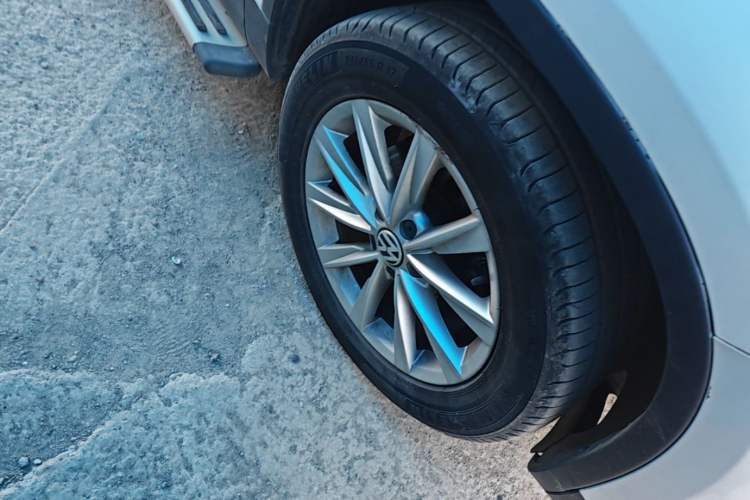 Used Volkswagen Tiguan 2016 280TSI Automatic Two-Wheel Drive Silk Road Comfort Edition Exterior 4