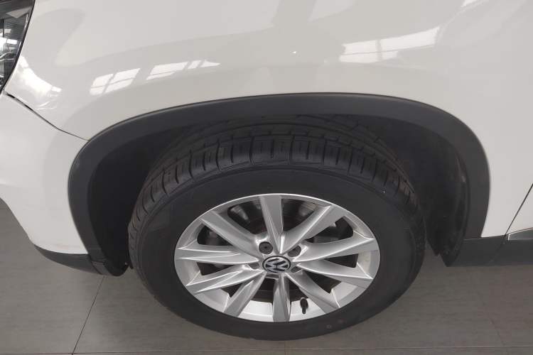 Used Volkswagen Tiguan 2016 280TSI Automatic Two-Wheel-Drive Silk Road Style Edition Exterior 4