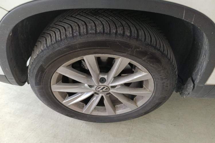 Used Volkswagen Tiguan 2016 280TSI Automatic Two-Wheel-Drive Silk Road Style Edition Exterior 4