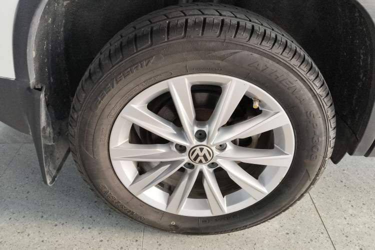 Used Volkswagen Tiguan 2016 280TSI Automatic Two-Wheel-Drive Silk Road Style Edition Exterior 5