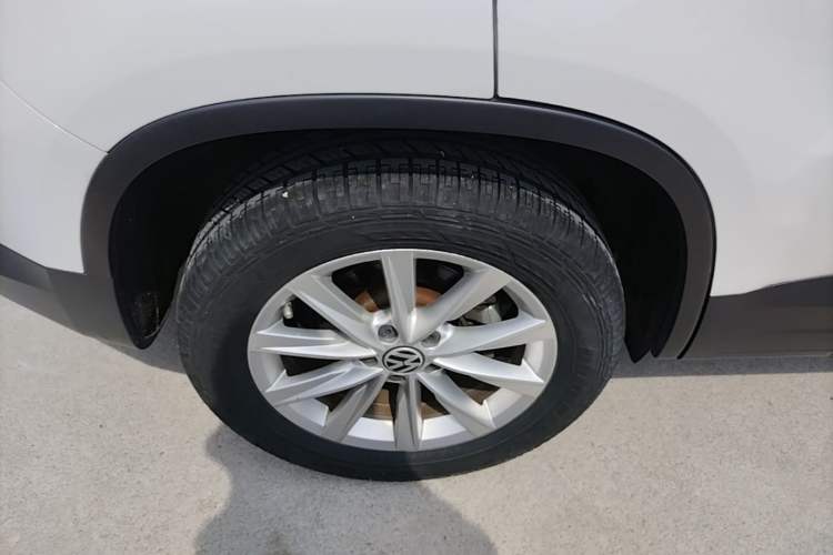 Used Volkswagen Tiguan 2016 280TSI Automatic Two-Wheel-Drive Silk Road Style Edition Exterior 5