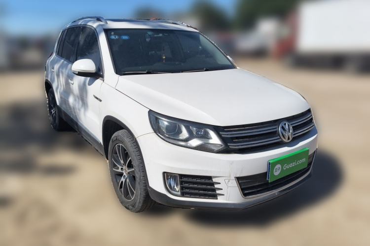 Used Volkswagen Tiguan 2016 300TSI Automatic All-Wheel Drive Luxury Edition Front Right 45 Deg